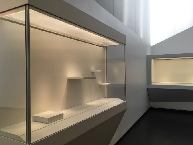 display cases 0865.jpg